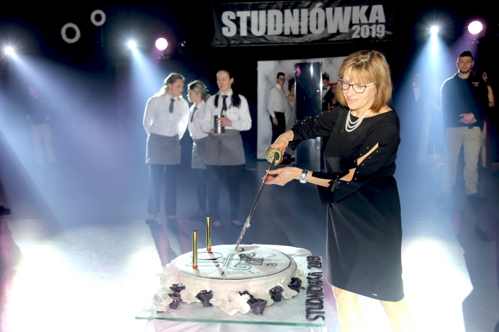 Studniówka I LO w Elblągu A.D. 2019 + zdjęcia (trzecia część fotorelacji)