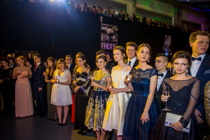 Studniówka II Liceum Ogólnokształcącego w Elblągu 2017 (+Zdjęcia)