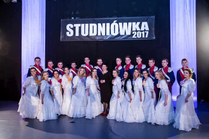 Studniówka III LO. Zobacz zdjęcia i film z balu