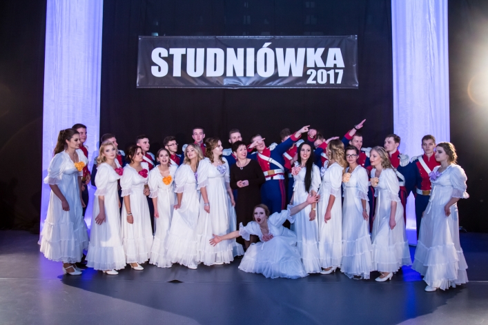 Studniówka III LO. Zobacz zdjęcia i film z balu