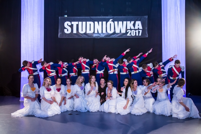Studniówka III LO. Zobacz zdjęcia i film z balu