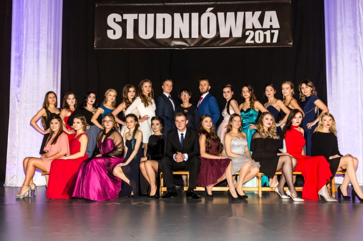 Studniówka III LO. Zobacz zdjęcia i film z balu