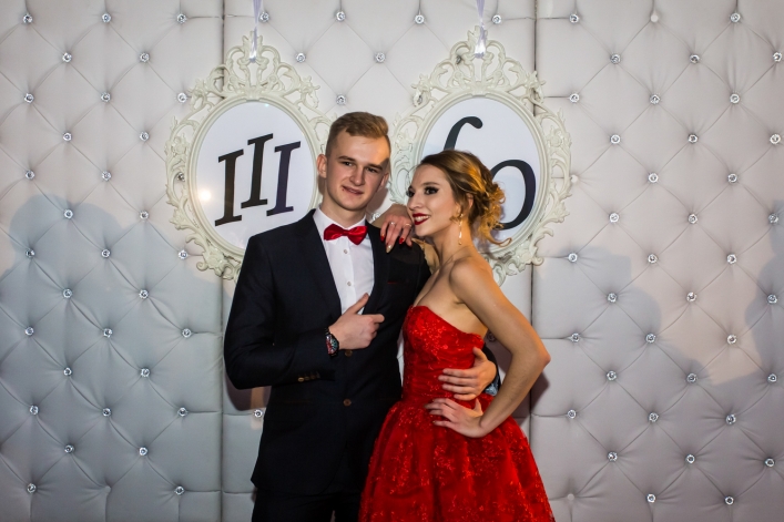 Studniówka III LO. Zobacz zdjęcia i film z balu