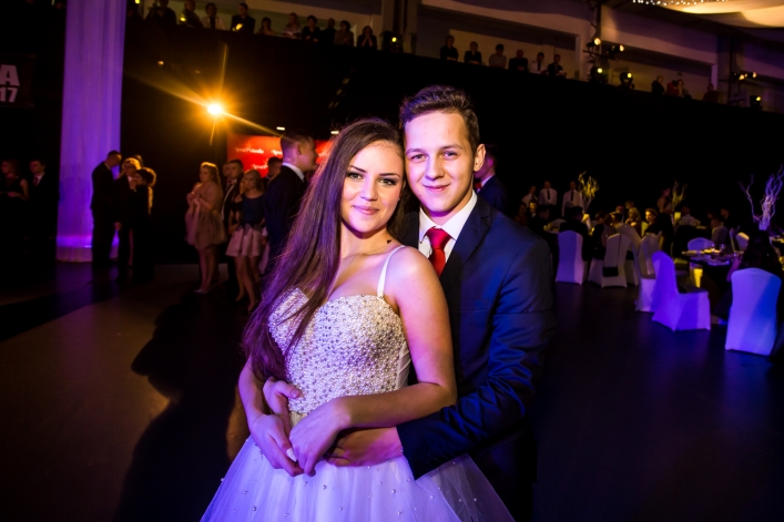 Studniówka III LO. Zobacz zdjęcia i film z balu