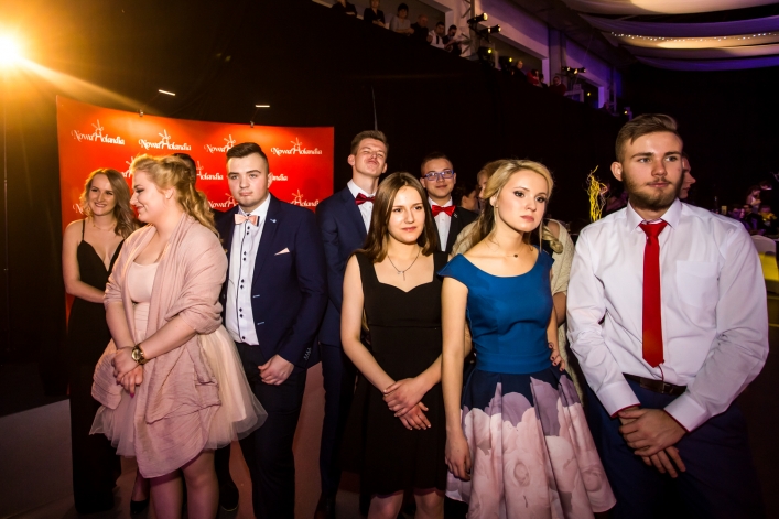 Studniówka III LO. Zobacz zdjęcia i film z balu
