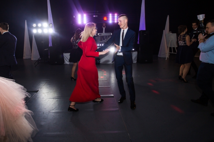 Studniówka III LO. Zobacz zdjęcia i film z balu
