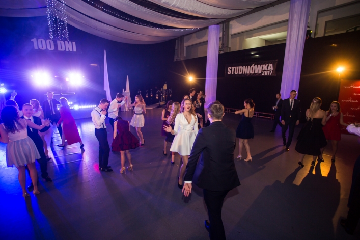 Studniówka III LO. Zobacz zdjęcia i film z balu