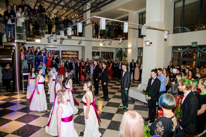Studniówka w Zespole Szkół Ekonomicznych i Ogólnokształcących. (+Zdjęcia)  