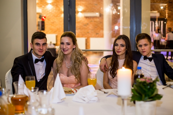 Studniówka w Zespole Szkół Ekonomicznych i Ogólnokształcących. (+Zdjęcia)  