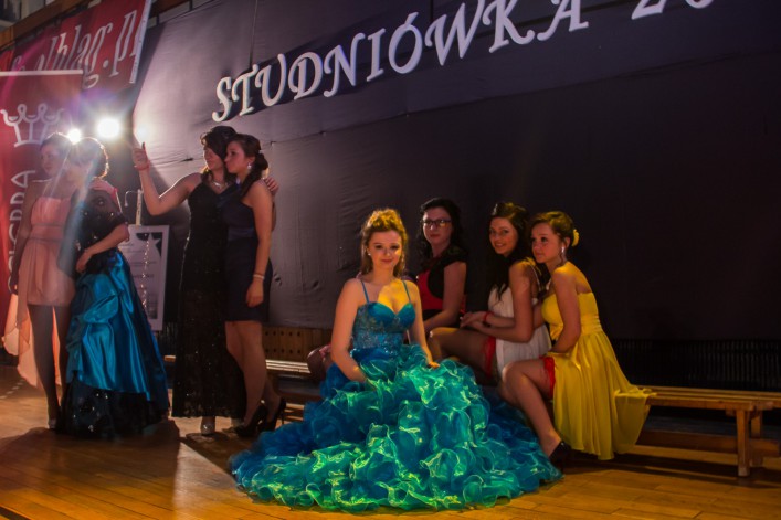 Studniówka ZSG: „Gary” bawiły się do białego rana. Zobacz zdjęcia