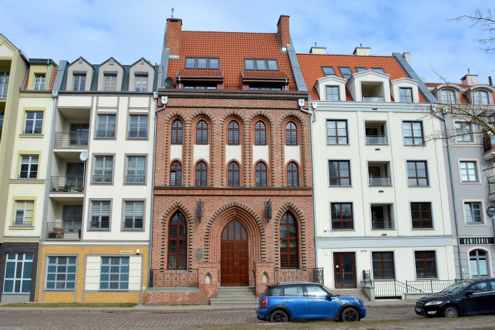 Studzienna 34: kiedyś wytwórnia organów, dziś klinika medycyny estetycznej