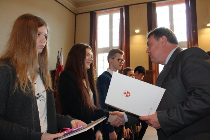 Stypendia prezydenta Elbląga dla gimnazjalistów. Zobacz, kto je otrzymał (+ zdjęcia)