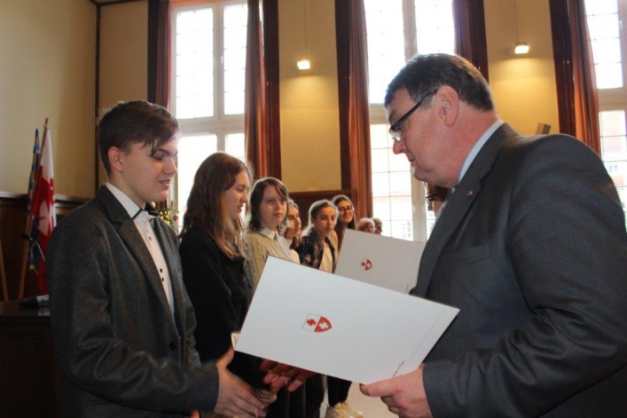 Stypendia prezydenta Elbląga dla gimnazjalistów. Zobacz, kto je otrzymał (+ zdjęcia)