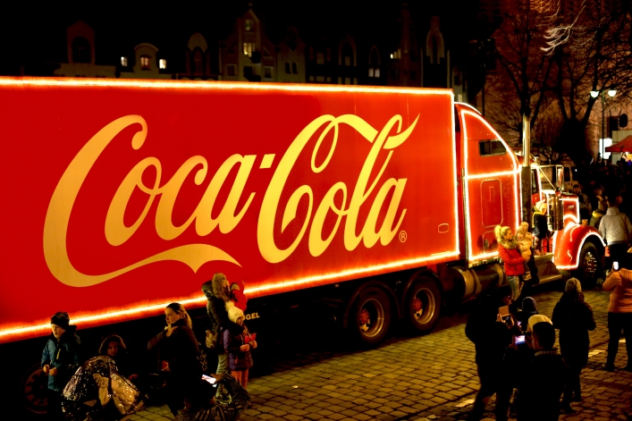Świąteczna ciężarówka Coca-Coli zawitała do Elbląga. Tłumy w kolejce po puszkę