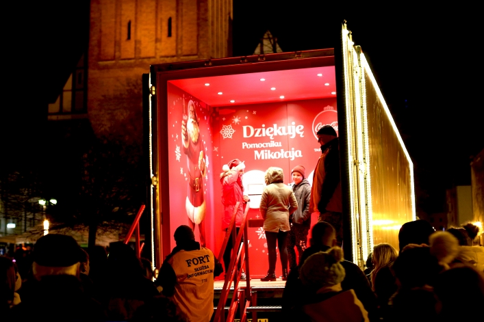 Świąteczna ciężarówka Coca-Coli zawitała do Elbląga. Tłumy w kolejce po puszkę