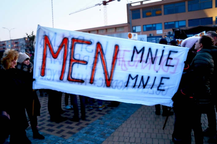 Światełko dla edukacji na Placu Kazimierza Jagiellończyka