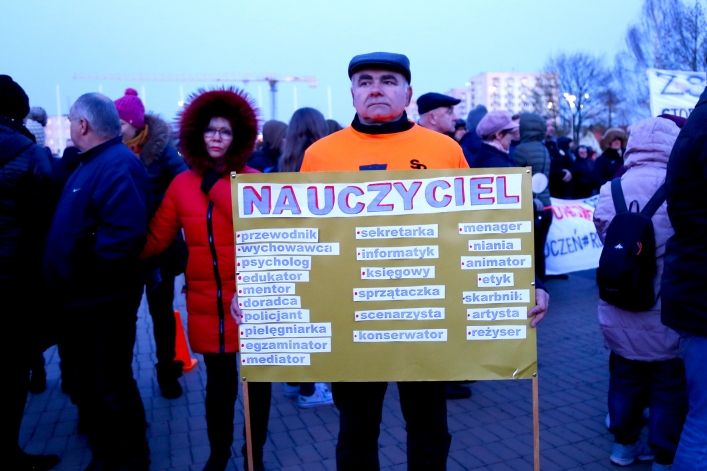 Światełko dla edukacji na Placu Kazimierza Jagiellończyka