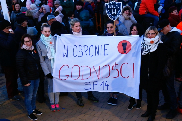 Światełko dla edukacji na Placu Kazimierza Jagiellończyka
