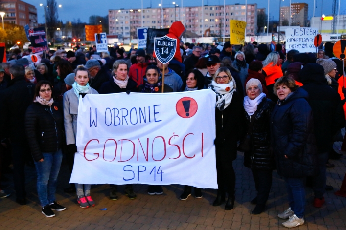 Światełko dla edukacji na Placu Kazimierza Jagiellończyka