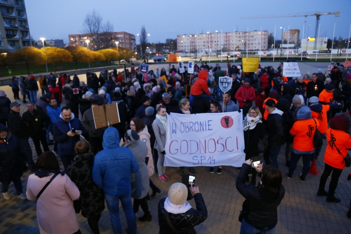 Światełko dla edukacji na Placu Kazimierza Jagiellończyka