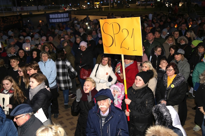 Światełko dla edukacji na Placu Kazimierza Jagiellończyka
