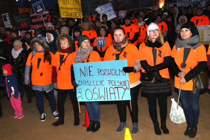 Światełko dla edukacji na Placu Kazimierza Jagiellończyka