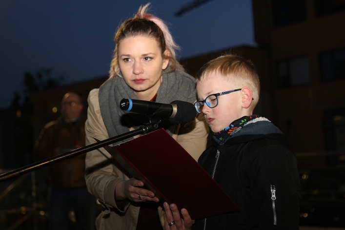 Światełko dla edukacji na Placu Kazimierza Jagiellończyka