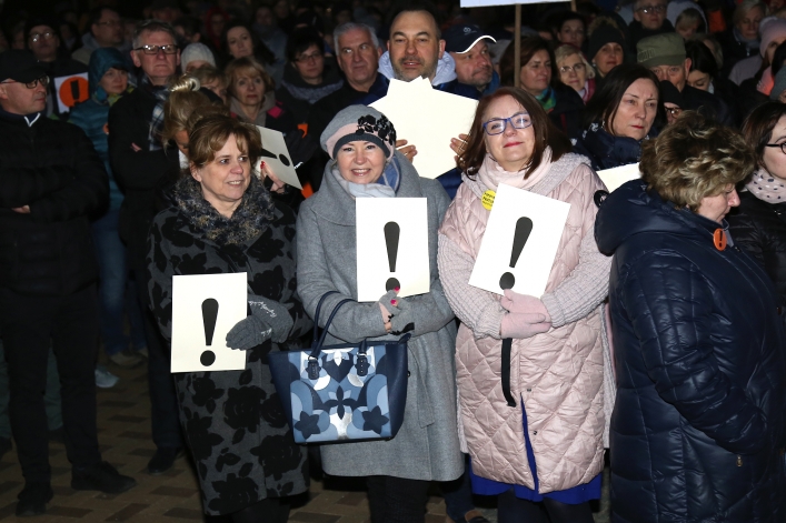Światełko dla edukacji na Placu Kazimierza Jagiellończyka