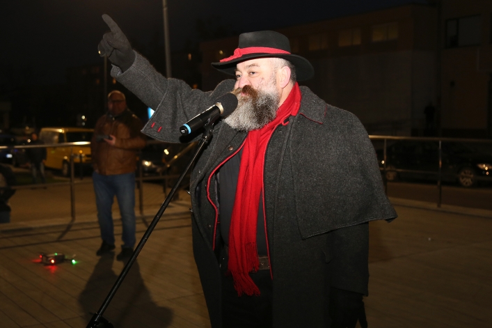 Światełko dla edukacji na Placu Kazimierza Jagiellończyka