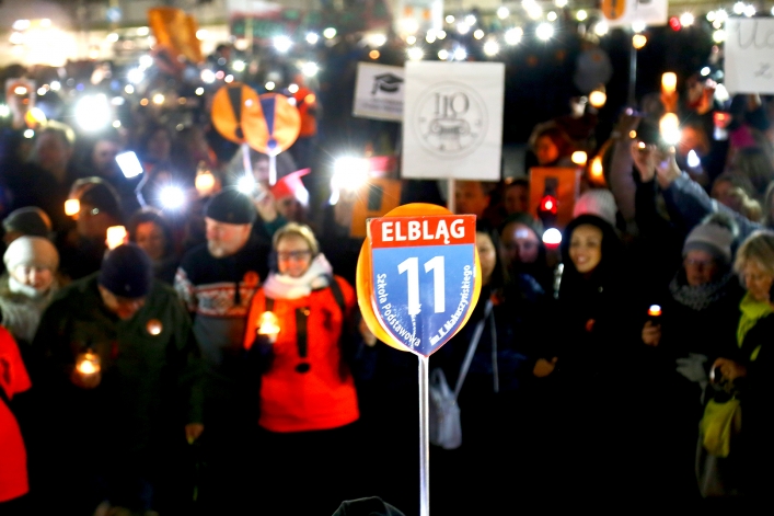 Światełko dla edukacji na Placu Kazimierza Jagiellończyka