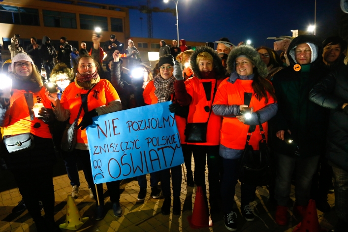 Światełko dla edukacji na Placu Kazimierza Jagiellończyka