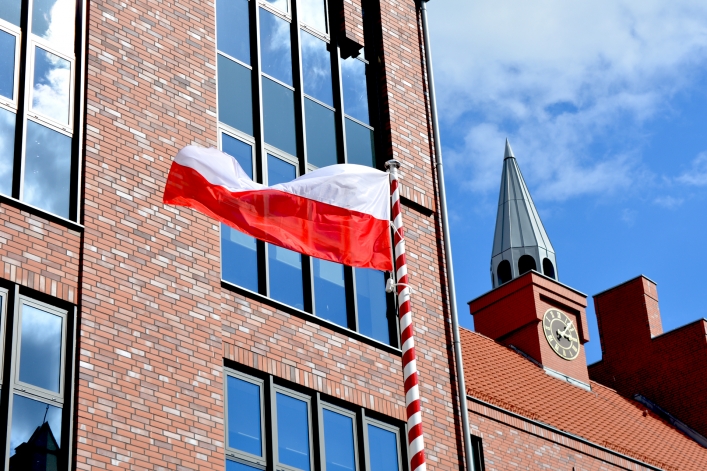 Święto Wojska Polskiego w Elblągu. Ulicą Stary Rynek przeszła defilada 