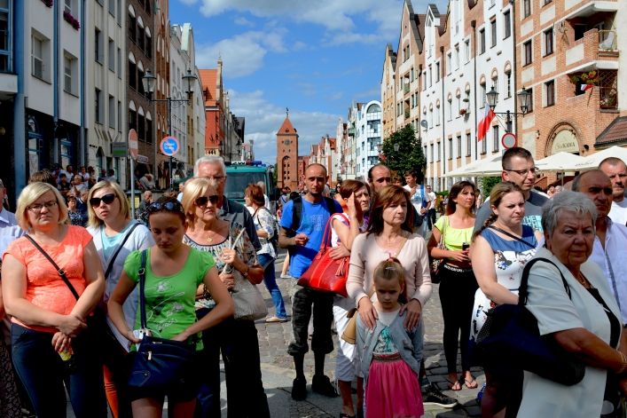 Swięto Wojska Polskiego w Elblągu. Ulicą Stary Rynek przeszła defilada 