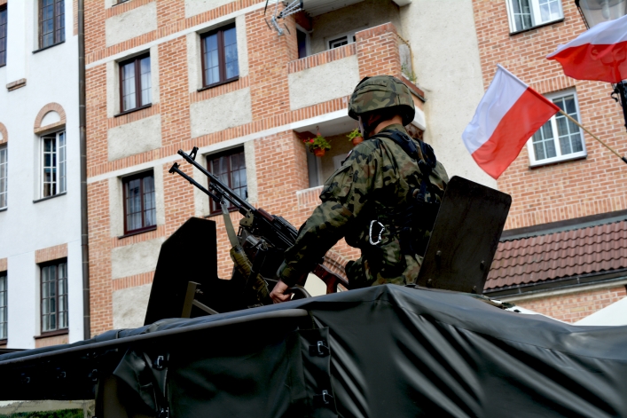 Swięto Wojska Polskiego w Elblągu. Ulicą Stary Rynek przeszła defilada 