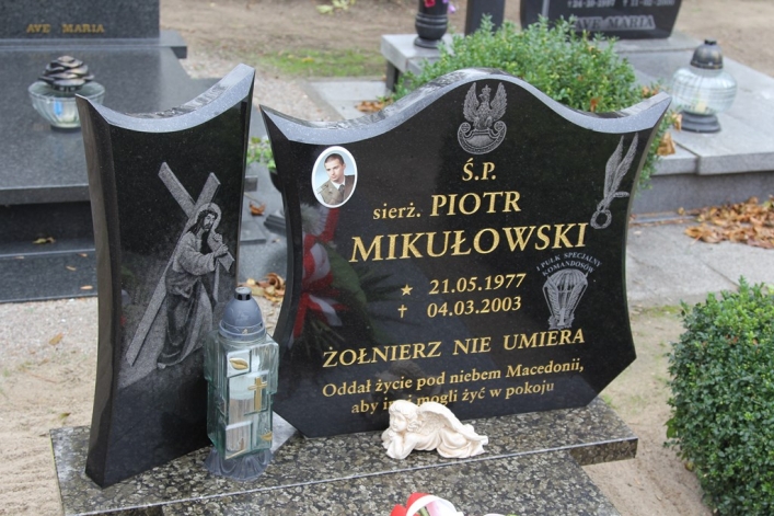 Święto Zmarłych w 16 PDZ