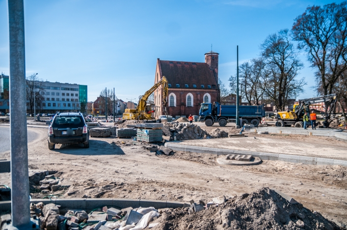 Sygnalizacja świetlna przy drodze 503. Wprowadzono ruch wahadłowy. 