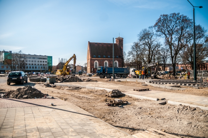 Sygnalizacja świetlna przy drodze 503. Wprowadzono ruch wahadłowy. 