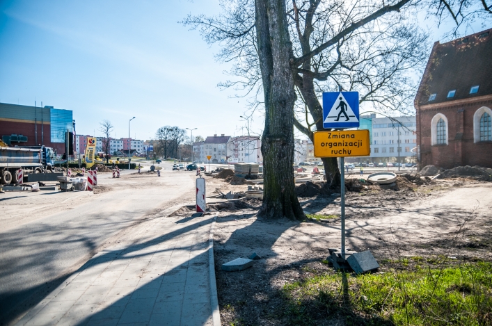 Sygnalizacja świetlna przy drodze 503. Wprowadzono ruch wahadłowy. 