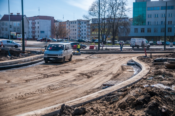 Sygnalizacja świetlna przy drodze 503. Wprowadzono ruch wahadłowy. 