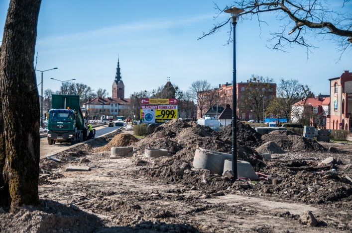 Sygnalizacja świetlna przy drodze 503. Wprowadzono ruch wahadłowy. 