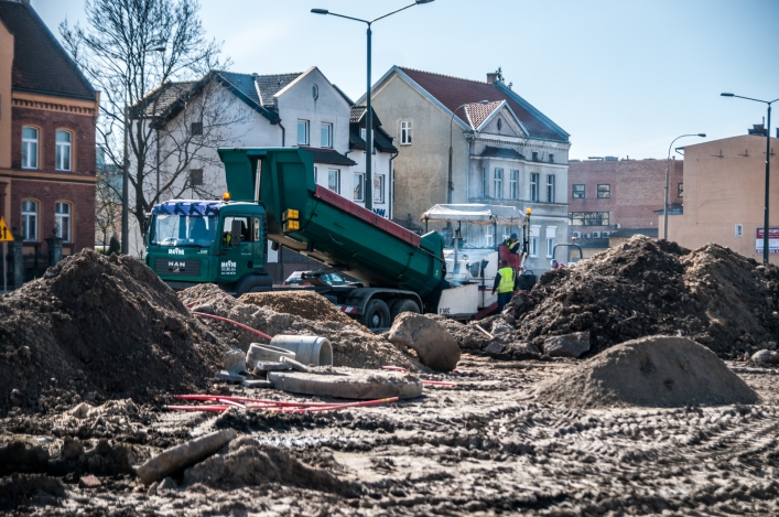 Sygnalizacja świetlna przy drodze 503. Wprowadzono ruch wahadłowy. 
