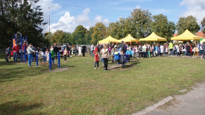 Szczudlarze, tatuaże, konkursy. Za nami festyn rodzinny w Szkole Podstawowej 6