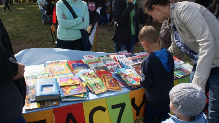 Szczudlarze, tatuaże, konkursy. Za nami festyn rodzinny w Szkole Podstawowej 6