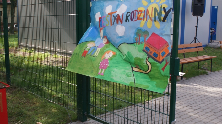 Szczudlarze, tatuaże, konkursy. Za nami festyn rodzinny w Szkole Podstawowej 6