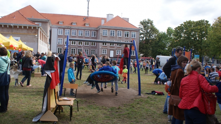Szczudlarze, tatuaże, konkursy. Za nami festyn rodzinny w Szkole Podstawowej 6