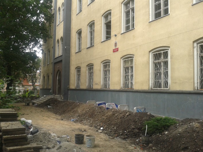 Szkoła bez okien nie może funkcjonować. Termomodernizacja Gimnazjum nr 9 trwa