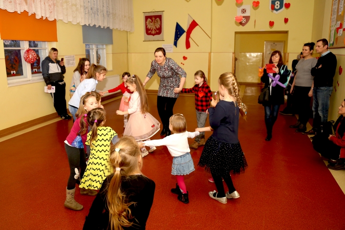 Szkoła Podstawowa nr 8 w Elblągu zorganizowała drzwi otwarte i bal walentynkowy