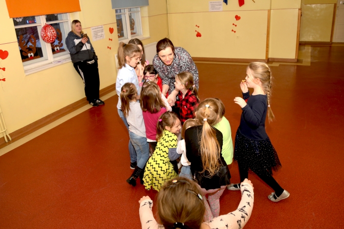 Szkoła Podstawowa nr 8 w Elblągu zorganizowała drzwi otwarte i bal walentynkowy