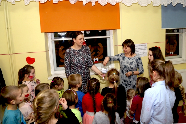 Szkoła Podstawowa nr 8 w Elblągu zorganizowała drzwi otwarte i bal walentynkowy