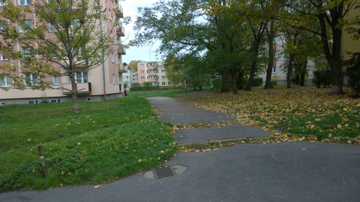 Szlabany uniemożliwiły parkowanie samochodów mieszkańcom